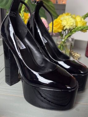 Steve Madden Black Patent Platform Mary Jane Pumps